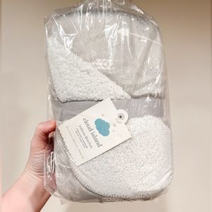 Cloud Island Arrow Blanket